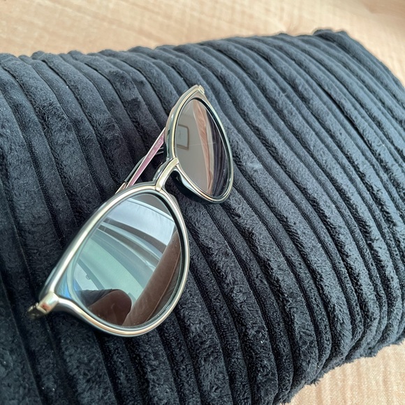 Michael Kors Sunglasses. - Picture 8 of 8